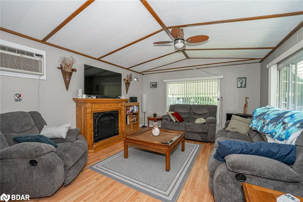 Listing 40457729 - Large Photo # 2