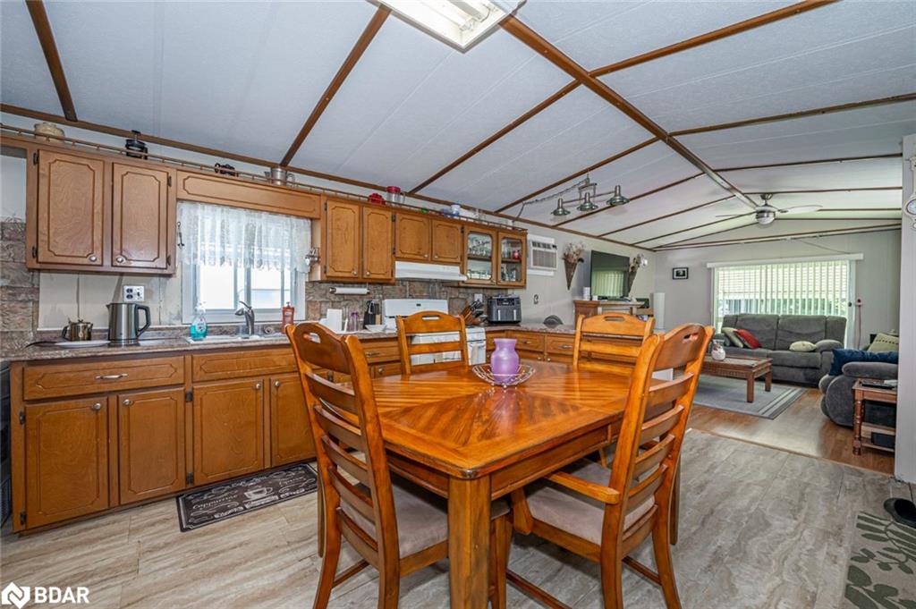 Listing 40457729 - Large Photo # 3
