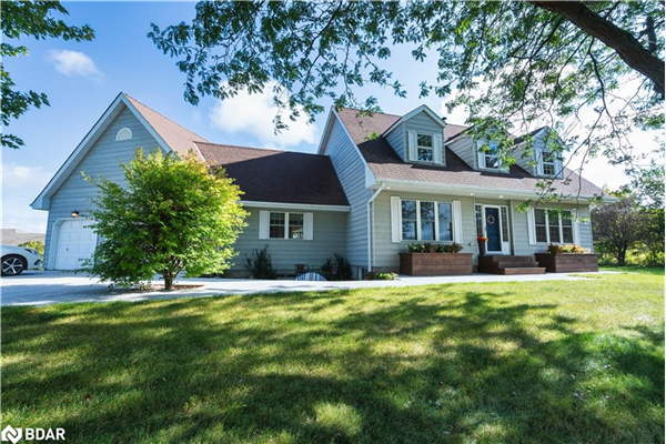 2 Algonquin Heights Court, Essa