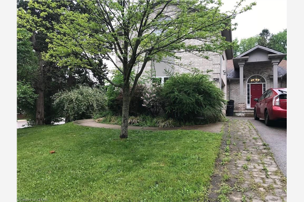 526 Kininvie Drive, London