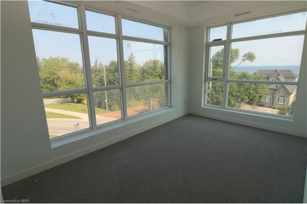 600 North Service Road, Stoney Creek