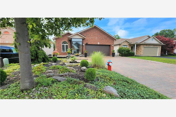 7834 Charnwood Avenue, Niagara Falls