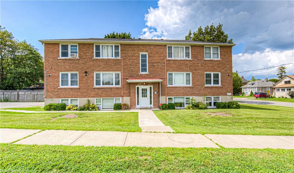 318 Dolph Street S