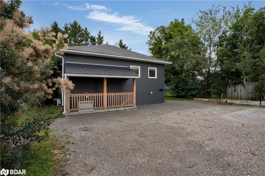 369 Mississaga Street W