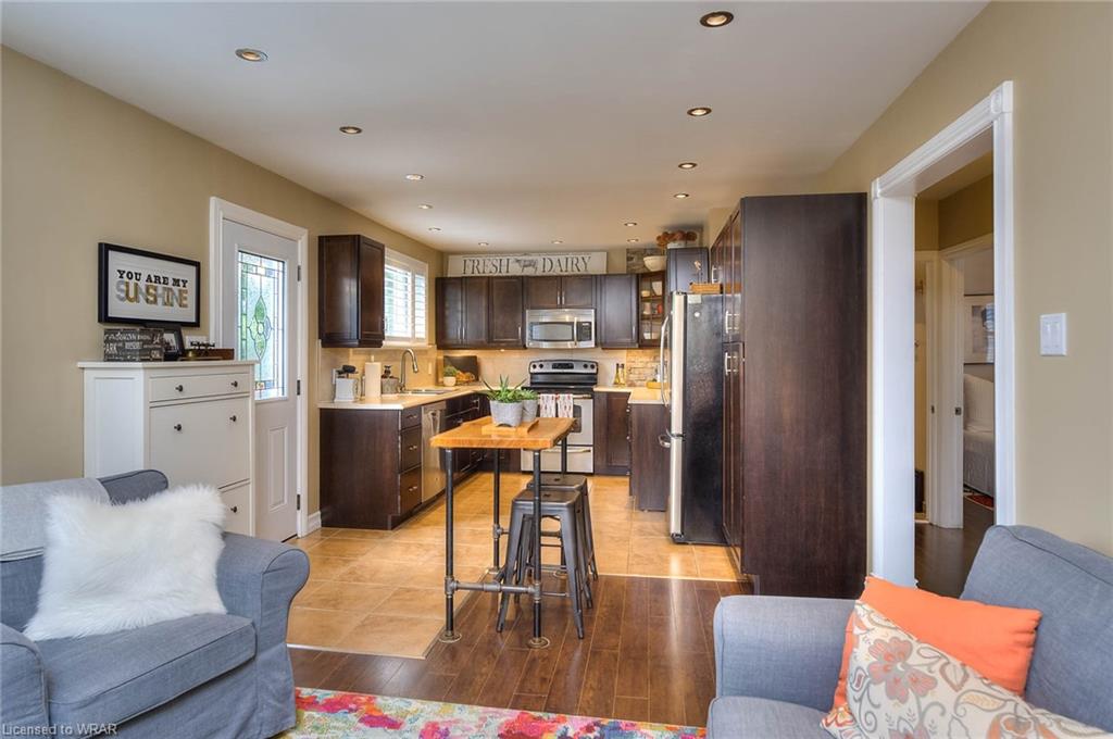 38 Ellis Crescent N