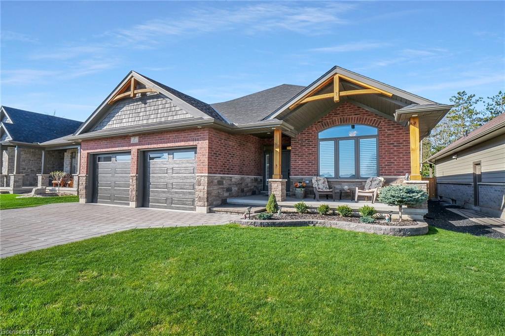 7 Lindsay Crescent