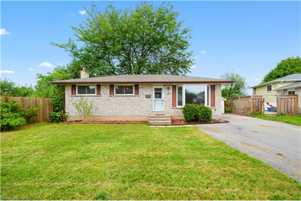 15 Roxborough Court, St. Catharines