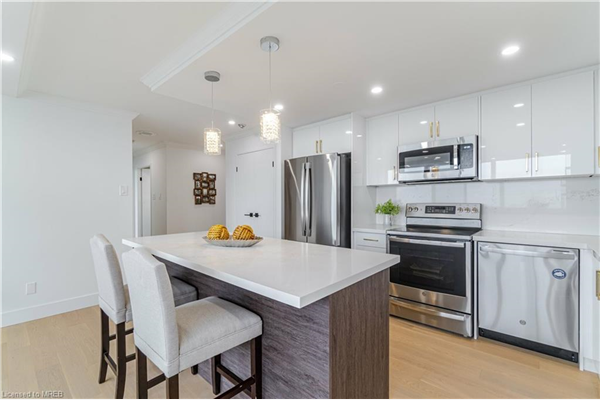 3700 Kaneff Crescent, Mississauga