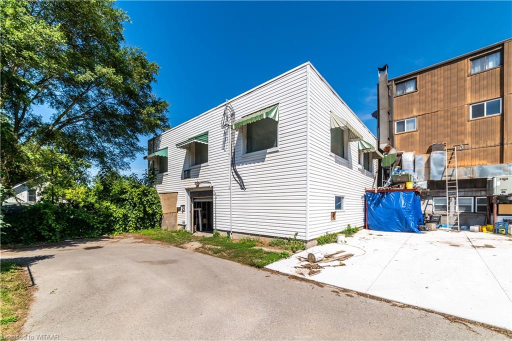 290 Dundas Street