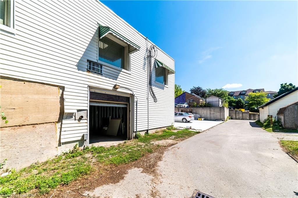 290 Dundas Street