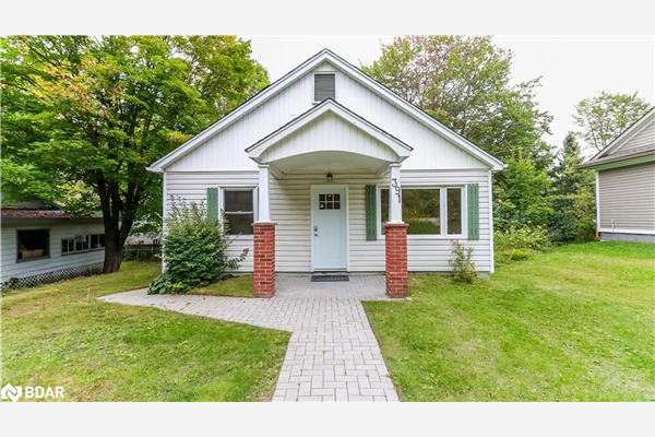 391 Muskoka Rd 3 Road N, Huntsville