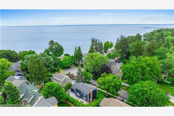 33 Harbourside Court, Oakville