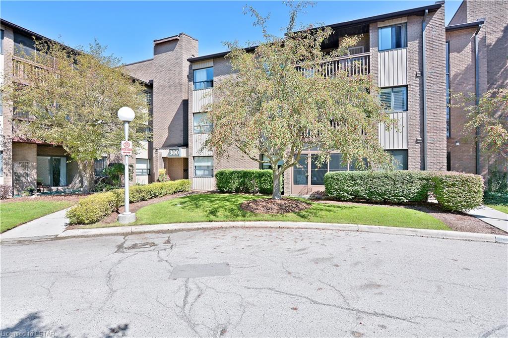 300 Everglade Crescent, #118