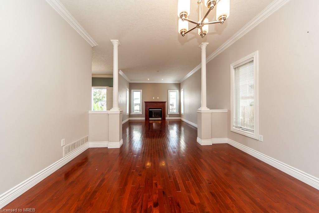 423 Sauve Crescent