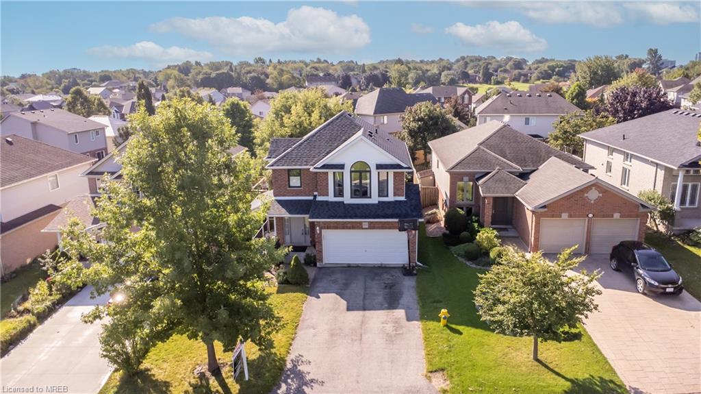 850 Cresthaven Crescent