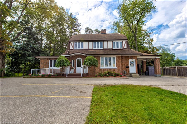 1558 King Street E, Cambridge