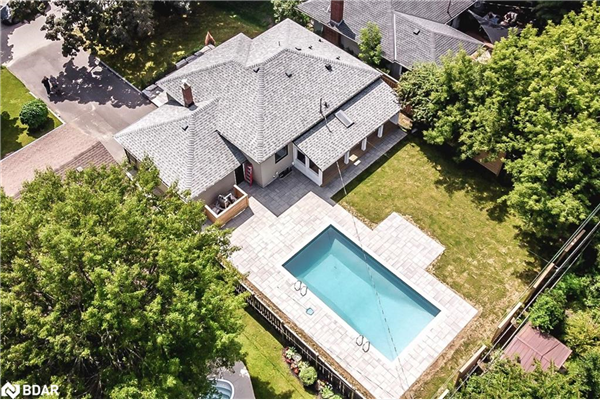963 Sanford Drive, Burlington