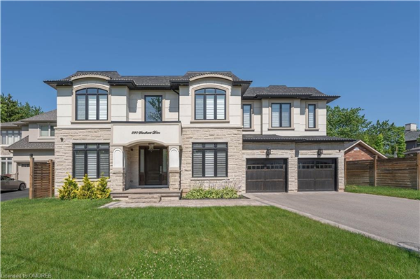 390 Sandhurst Drive, Oakville