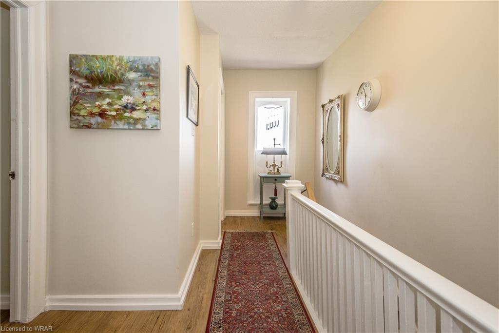 11-13 Victoria Street N