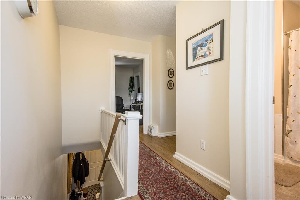 11-13 Victoria Street N