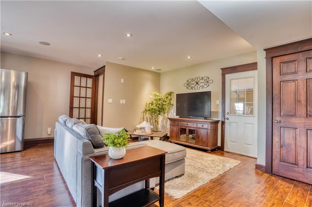 659 Huron Street