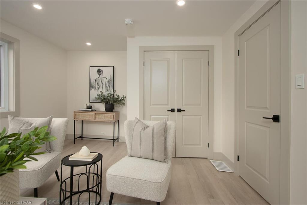22 Cobourg Lane
