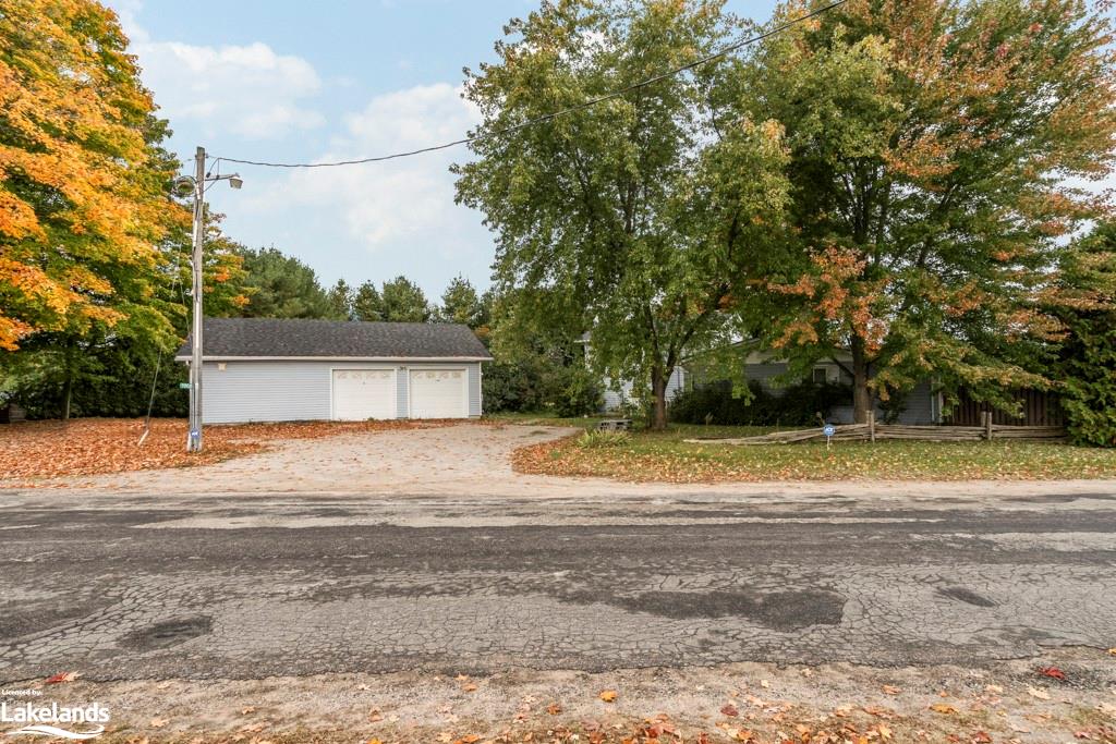 1008 Rainbow Valley Road W