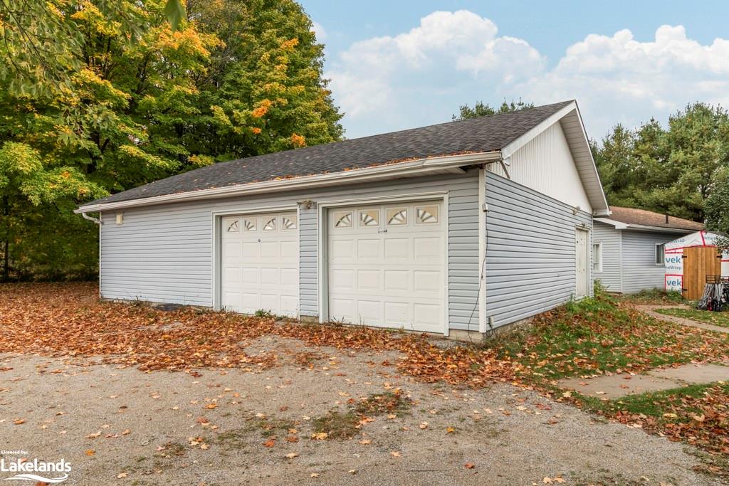 1008 Rainbow Valley Road W