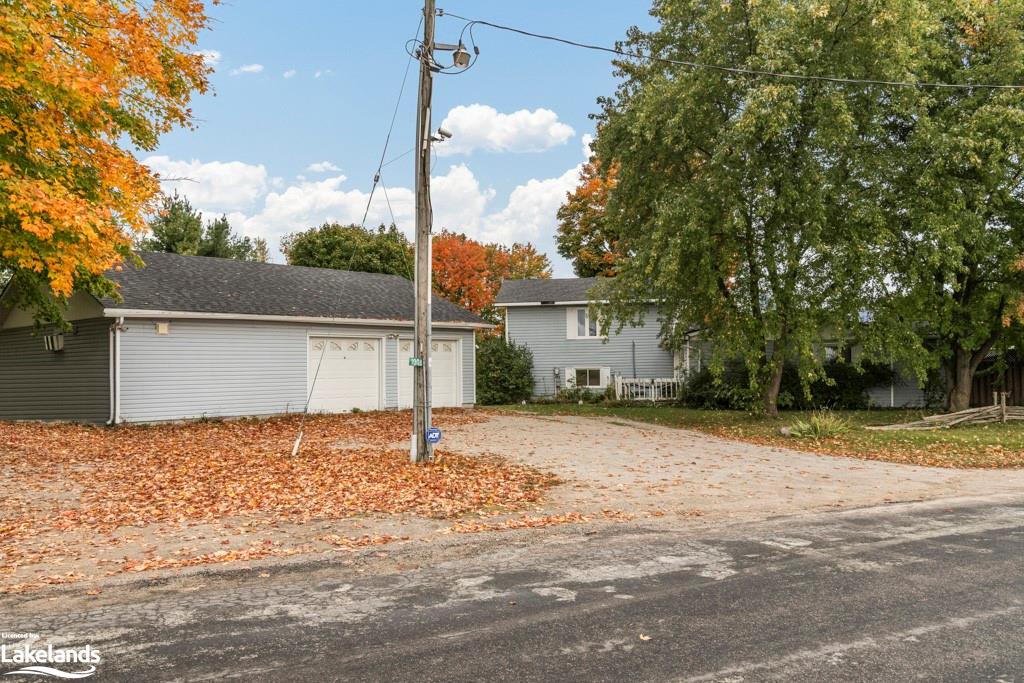1008 Rainbow Valley Road W