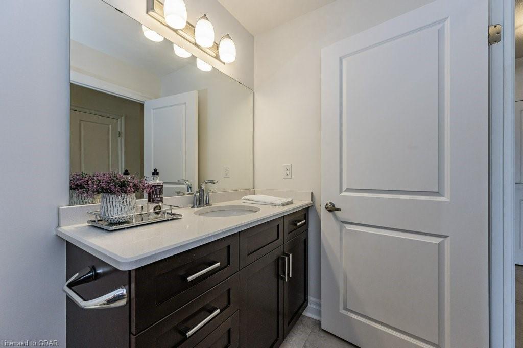 150 Wellington Street E, #1105
