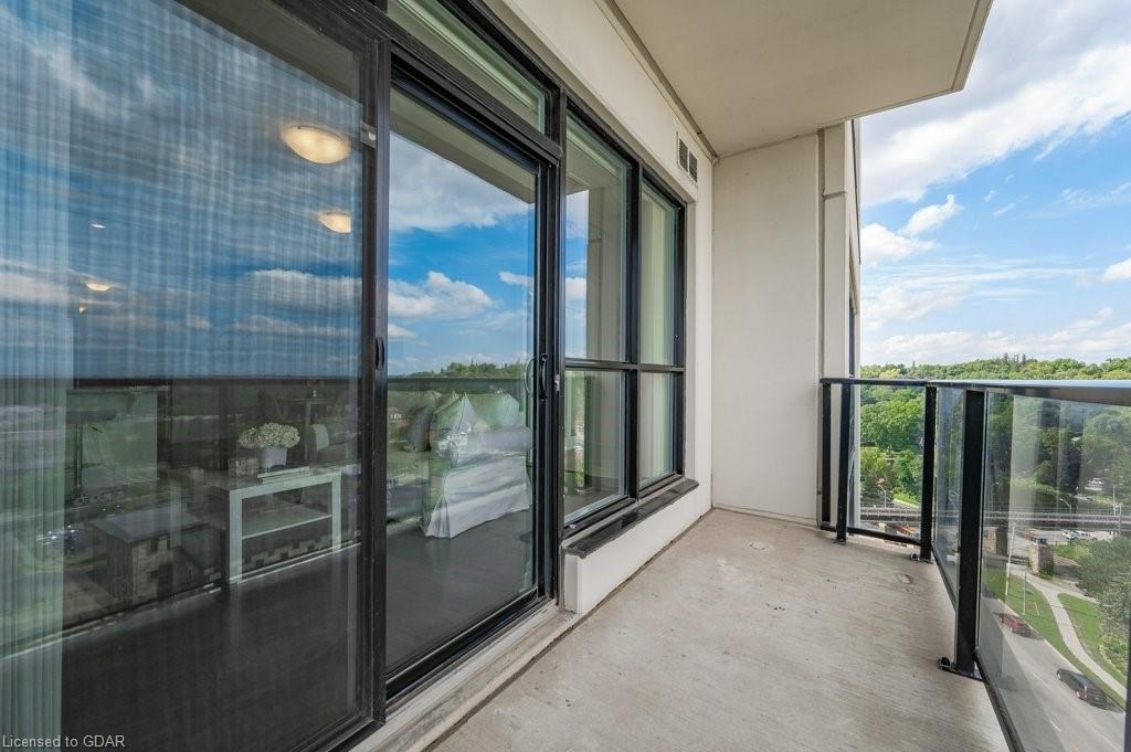 150 Wellington Street E, #1105