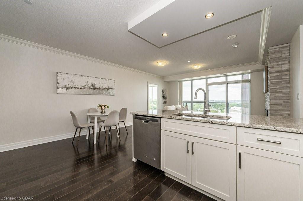 150 Wellington Street E, #1105