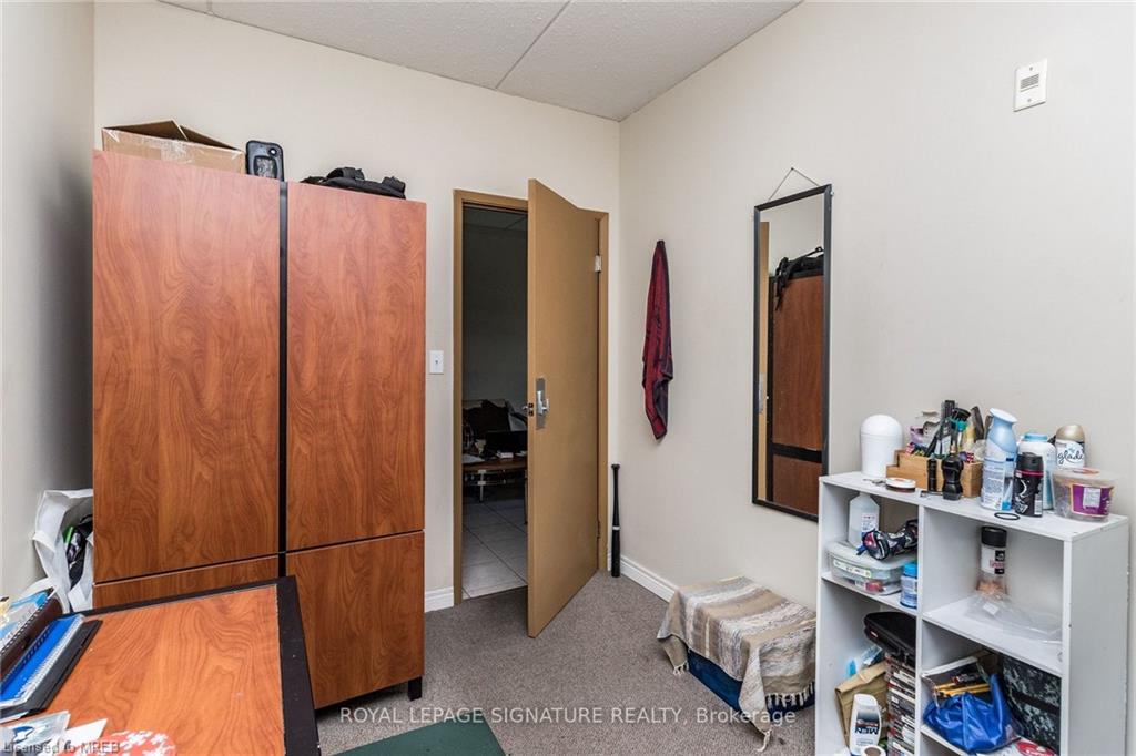 253 Lester Street, #101