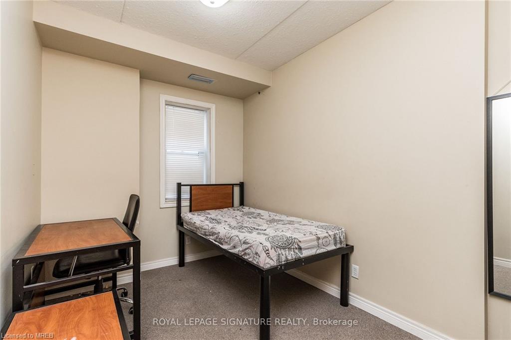 253 Lester Street, #101