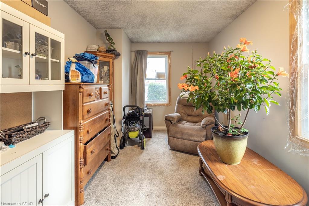 231 Victoria Road S