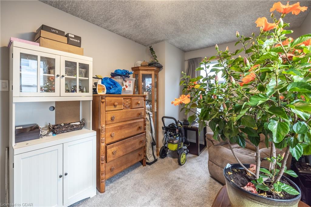 231 Victoria Road S