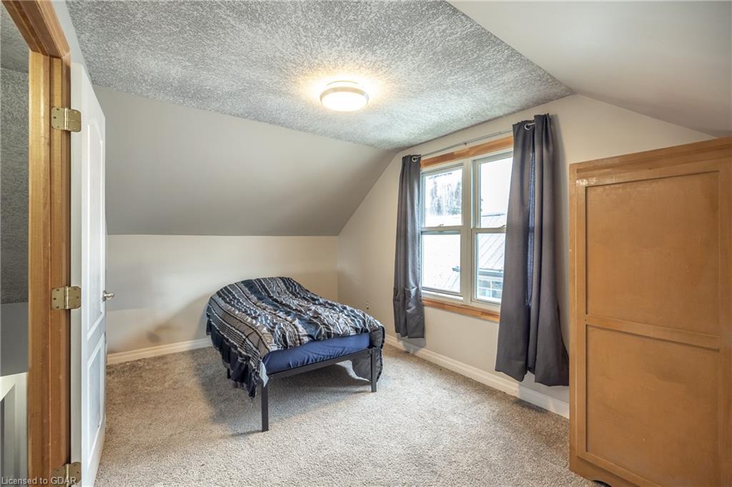 231 Victoria Road S