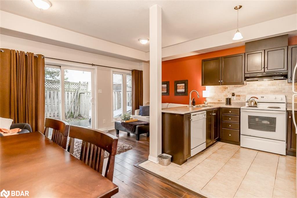 488 Yonge Street, #10