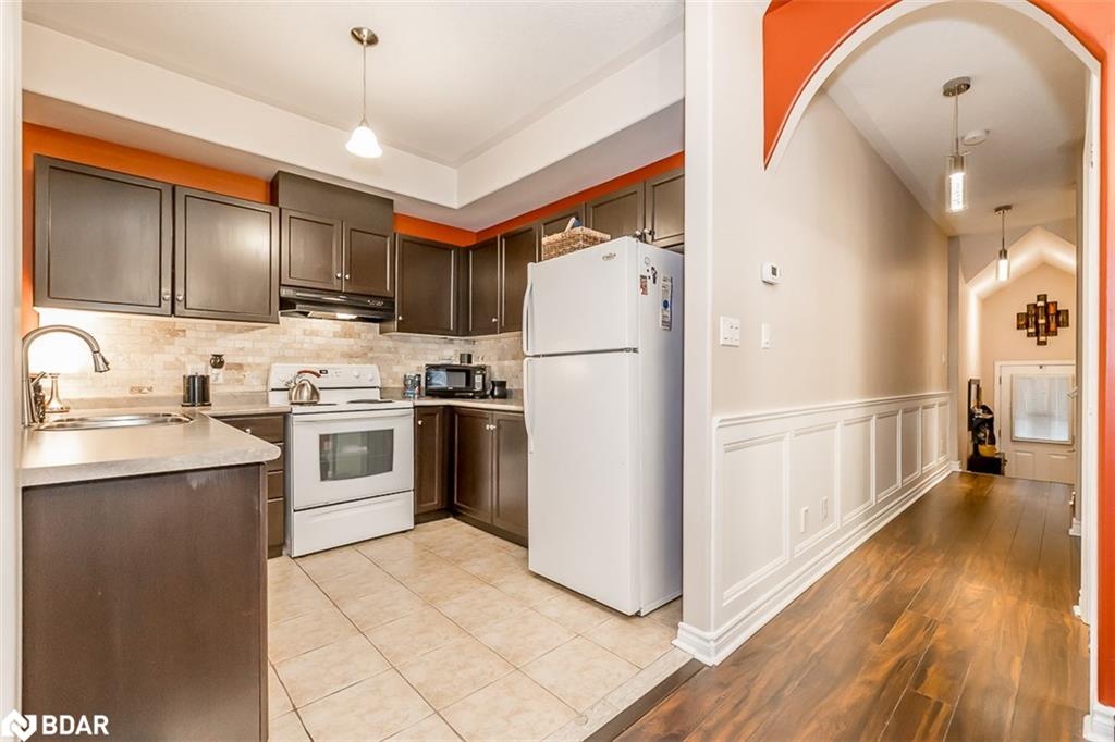 488 Yonge Street, #10