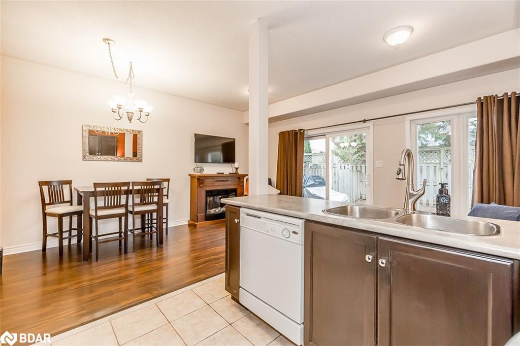 488 Yonge Street, #10