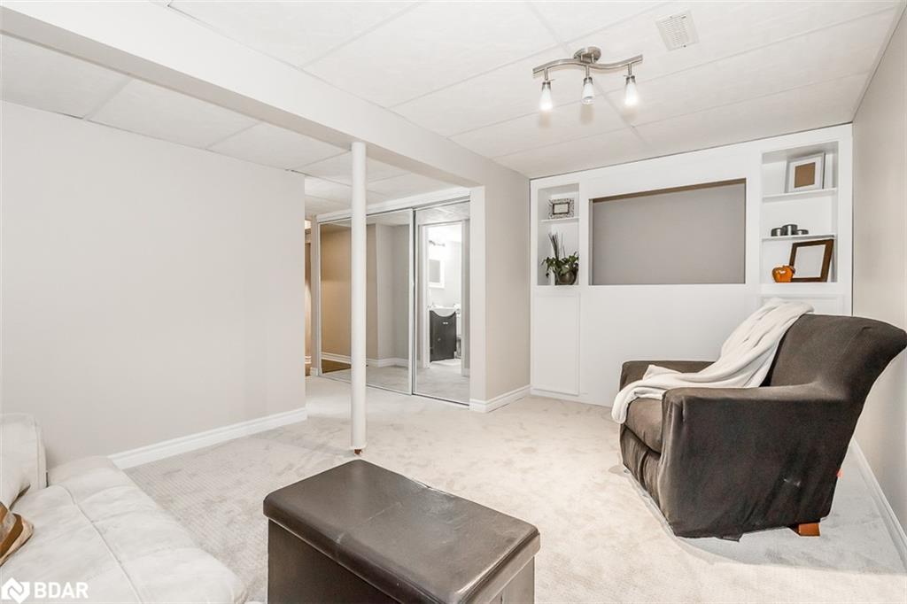 488 Yonge Street, #10