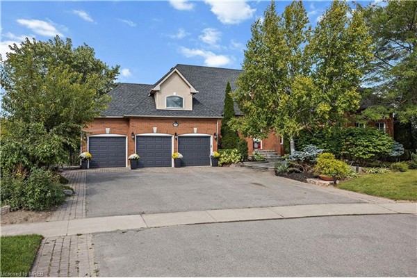 1081 Far North Circle, Newmarket