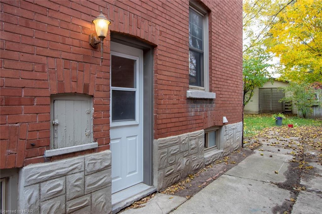 185 John Street N