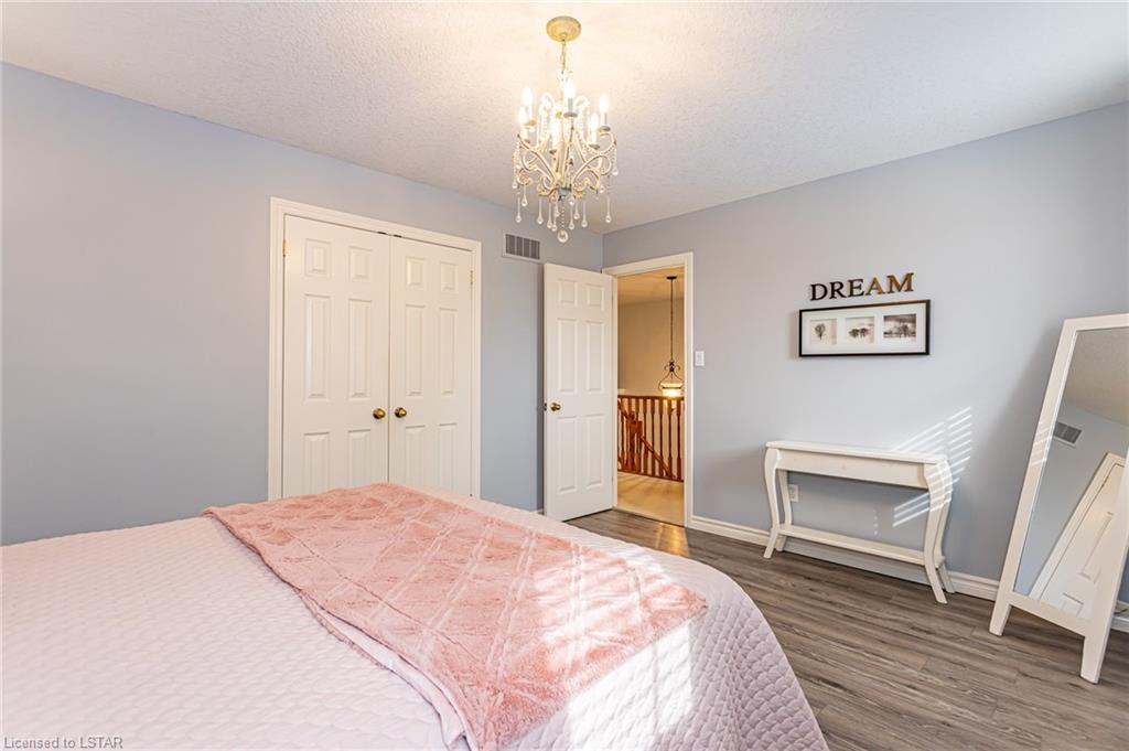 463 Kingbird Court