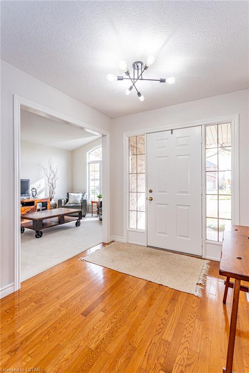 463 Kingbird Court