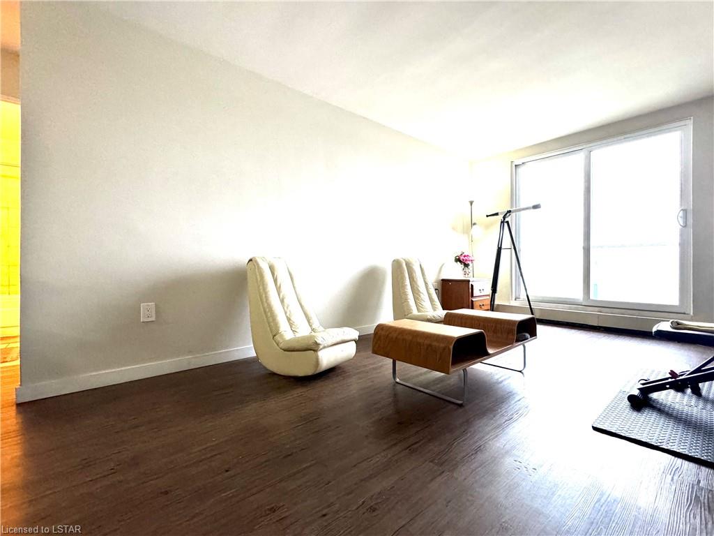 573 Mornington Avenue, #707
