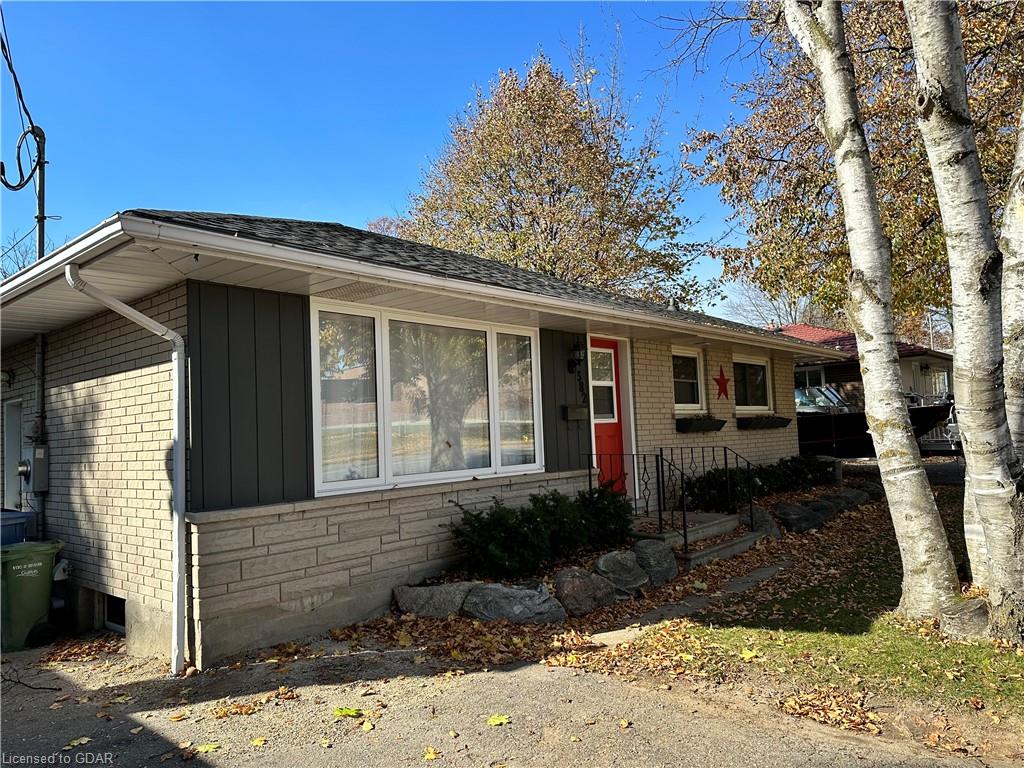 382 Victoria Road N, #LOWER