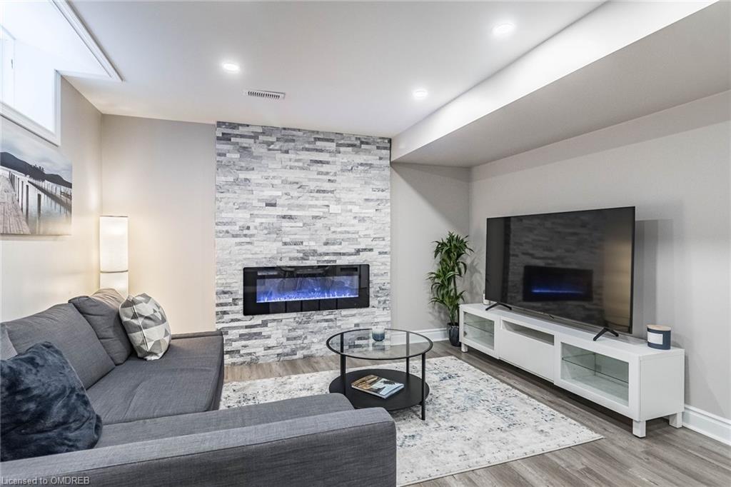 1153 Peelar Crescent