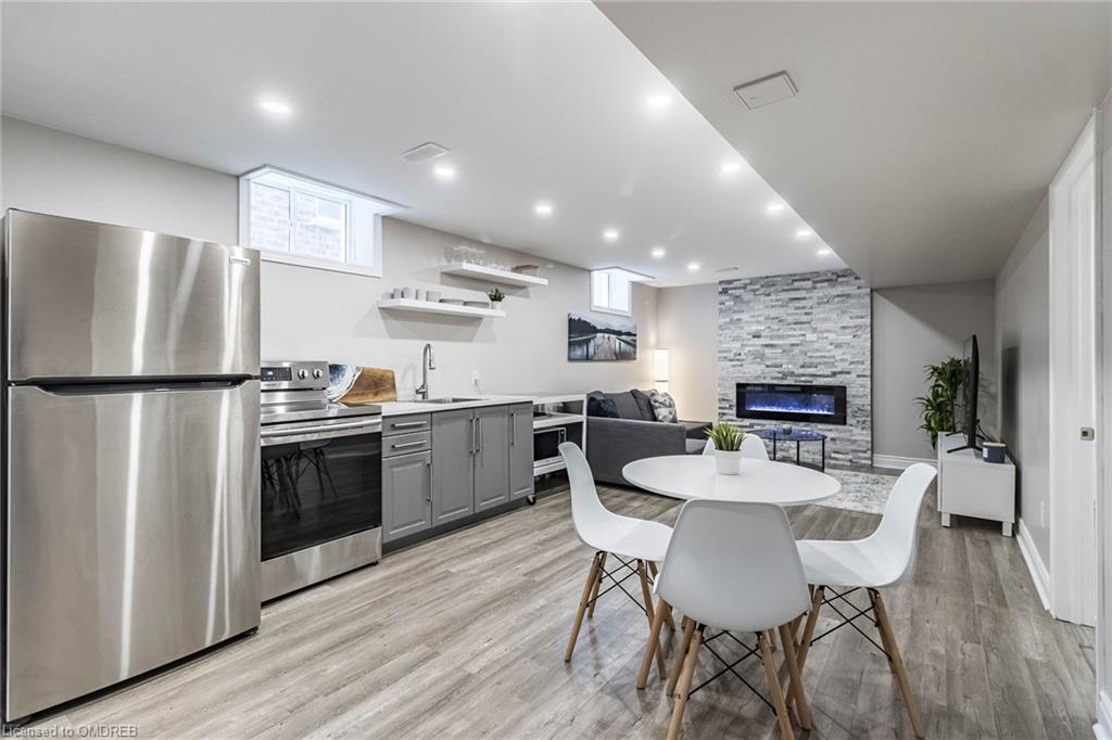 1153 Peelar Crescent