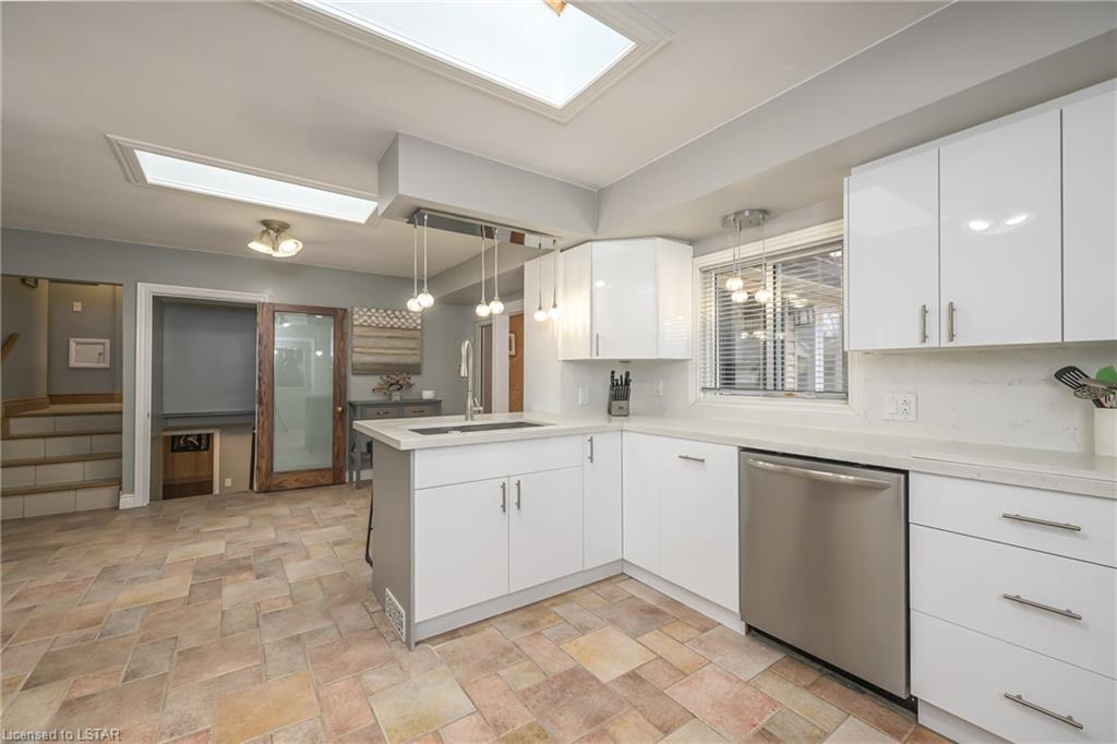 609 Middlewoods Drive
